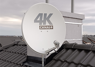 Montaż anteny satelitarnej w domu jednorodzinnym przez SmartIT w Poznaniu